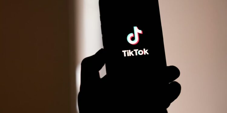 TikTok restringirá los filtros de belleza para menores de 18 años