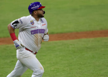 Tiburones de La Guaira dejó en el terreno a Navegantes del Magallanes sumando triunfos