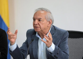 Renuncia ministro de Hacienda de Colombia a petición de Petro, tras escándalo de UNGRD