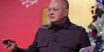 Cabello calificó de «farsa» el asedio que se mantiene en la Embajada de Argentina