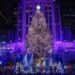 Nueva York se ilumina con el encendido del árbol en el Rockefeller Center