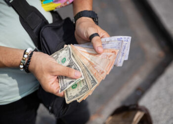 La inflación anualizada en Venezuela alcanzó el 67% en noviembre