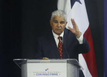 Panamá dice que no recibiría migrantes de otra nacionalidad deportados por Trump