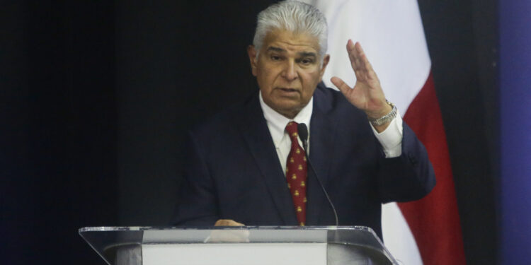 Panamá dice que no recibiría migrantes de otra nacionalidad deportados por Trump