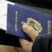Régimen cubano elimina la excepción que permitía a nacionales volver al país con pasaporte vencido