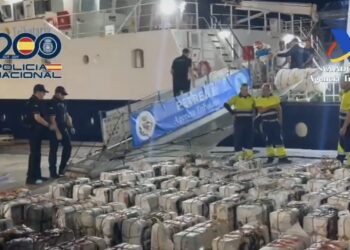 Detienen pesquero con bandera venezolana con 3.300 kilos de droga cerca de Canarias