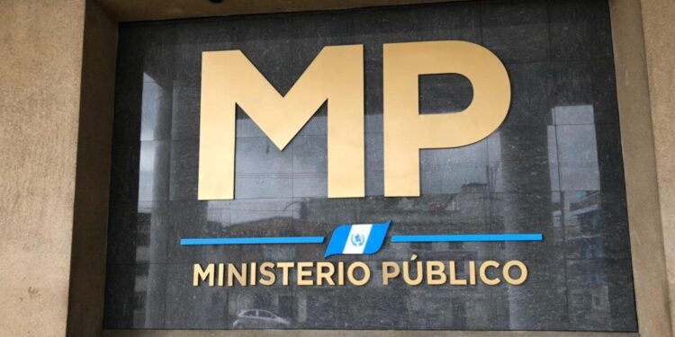 Fiscalía de Guatemala emite orden de captura contra periodista exiliado Juan Luis Font