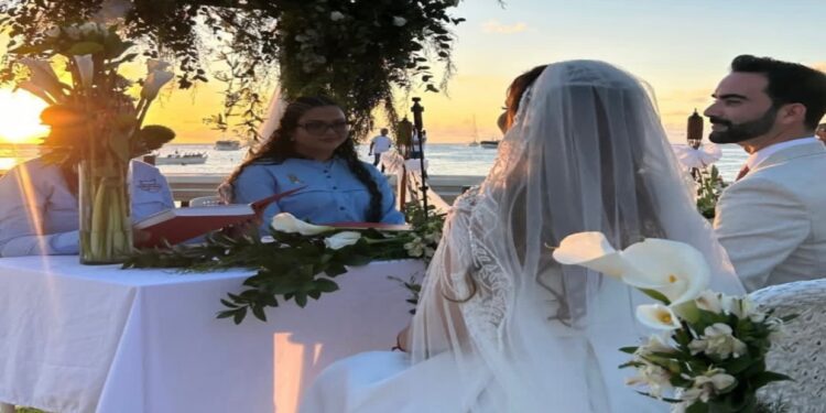 Periodista Endrina Yépez contrajo matrimonio en Los Roques