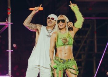 Karol G y Feid comparten romántico momento en el ‘Ferxxocalipsis’ en Medellín