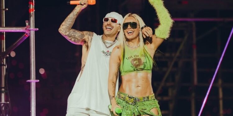 Karol G y Feid comparten romántico momento en el ‘Ferxxocalipsis’ en Medellín