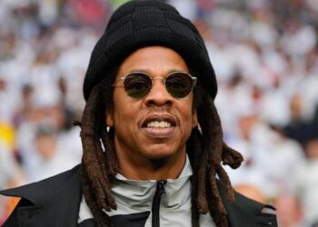 Jay-Z niega acusación judicial anónima de haber violado a una niña en el 2000