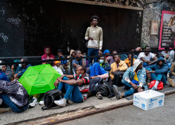 Nueva York anuncia cierre de uno de los campamentos más grande de migrantes