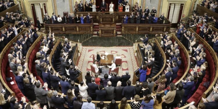 Congreso de España urgió al Gobierno de Pedro Sánchez pedir el arresto de Maduro ante la CPI