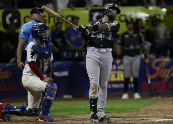 Leones derrota a La Guaira en el Universitario y continúa en gran momento