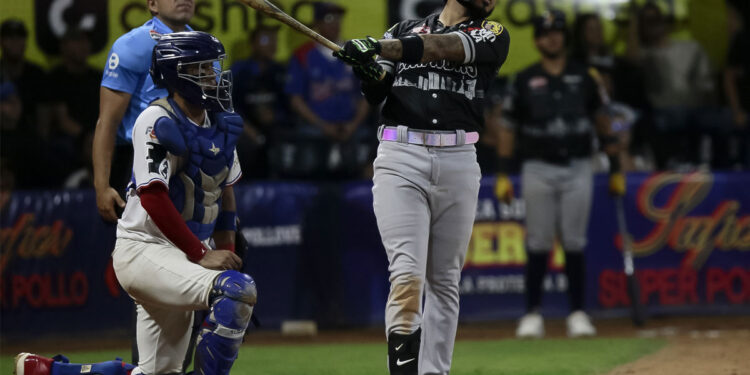 Leones derrota a La Guaira en el Universitario y continúa en gran momento