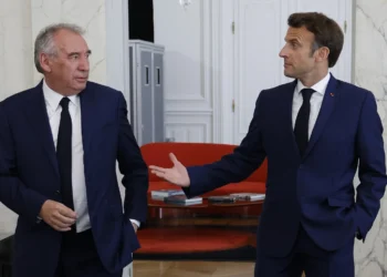 Macron nombra a su aliado centrista Bayrou nuevo primer ministro de Francia