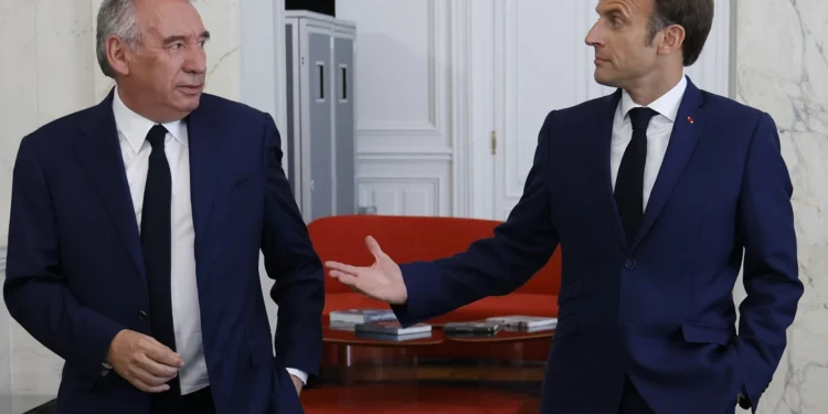 Macron nombra a su aliado centrista Bayrou nuevo primer ministro de Francia