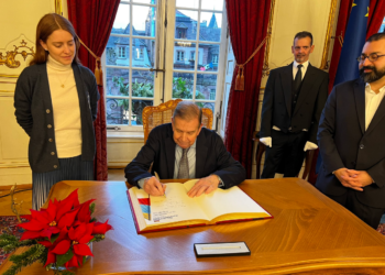 Edmundo González firmó en Estrasburgo un pacto con la unión y la democracia