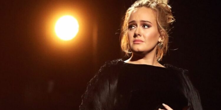 Justicia de Brasil ordena el retiro mundial de canción de Adele por plagio