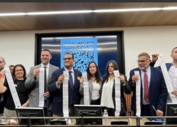 Oposición venezolana presenta ante el Parlamento de Madrid las actas que confirman victoria de Edmundo González