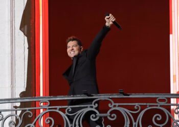 David Bisbal sorprende en la Puerta del Sol interpretando el villancico venezolano «El burrito sabanero»