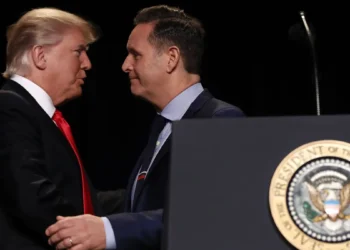 Trump nombra al productor de concursos Mark Burnett como enviado especial para el Reino Unido