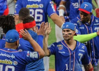 Tiburones vence a Leones y mantiene la esperanza de clasificar