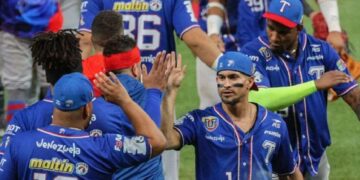 Tiburones vence a Leones y mantiene la esperanza de clasificar