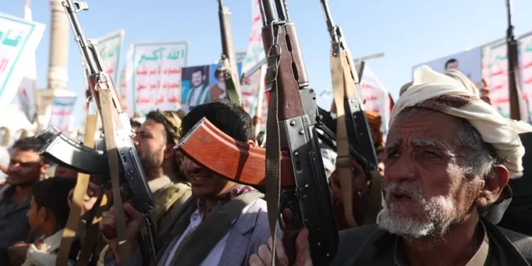 EEUU confirma haber bombardeado instalaciones de los hutíes en el Yemen