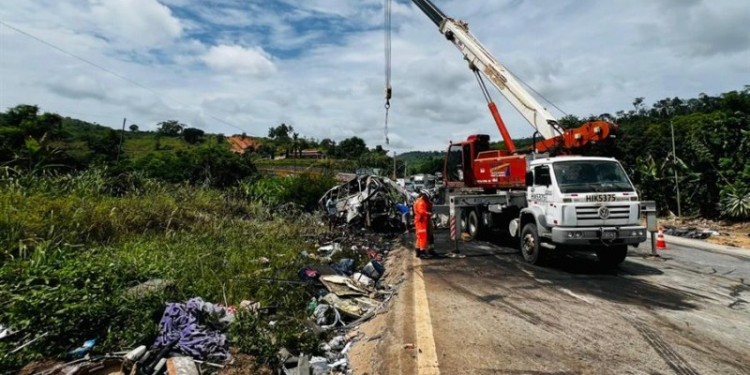 Sube a 38 la cifra de fallecidos en un accidente de autobús en Brasil