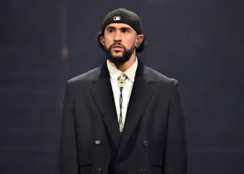 Bad Bunnny anuncia nuevo álbum «Debí Tirar Más Fotos»