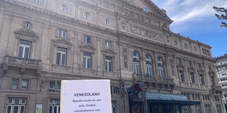Venezolanos en Argentina lanzan campaña de apoyo a quienes resisten en Venezuela: «no estás solo»