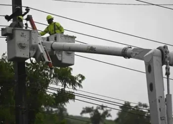Restablecer el servicio eléctrico en Puerto Rico tomará entre 24 y 48 horas tras apagón