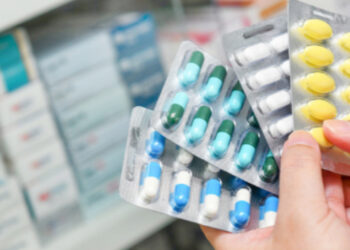 Cifar: «hasta el 60% de la materia prima para fabricación de medicinas en el país es importada»