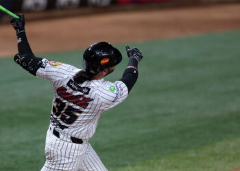 Cardenales de Lara cae por vez primera ante Leones del Caracas 2-5 en el Monumental