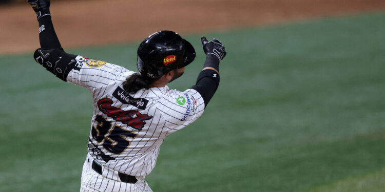 Cardenales de Lara cae por vez primera ante Leones del Caracas 2-5 en el Monumental