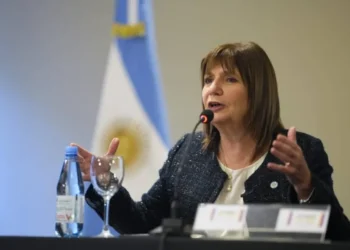 Ministra argentina reta a Diosdado Cabello: «Libera de inmediato a Nahuel Gallo o atente a las consecuencias»