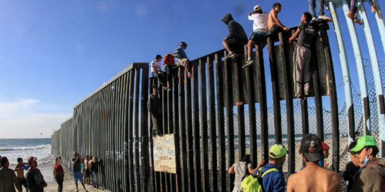 Biden entregará a Trump la frontera con México con drástica baja de detención de migrantes
