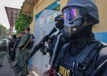 Condenan a 30 años de cárcel a tres policías en Venezuela por tráfico de drogas