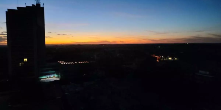 Cuba comenzó a restaurar electricidad tras apagón masivo aunque es insuficiente