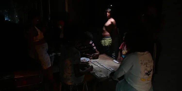 Crisis eléctrica en Cuba deja al 52% de la isla bajo apagones este martes
