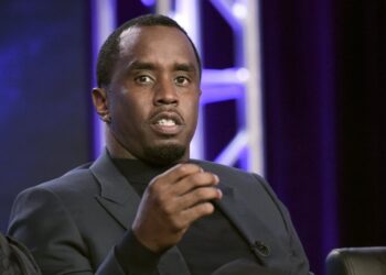 Acusan a Sean «Diddy» Combs de colgar a una mujer de un balcón en una nueva demanda