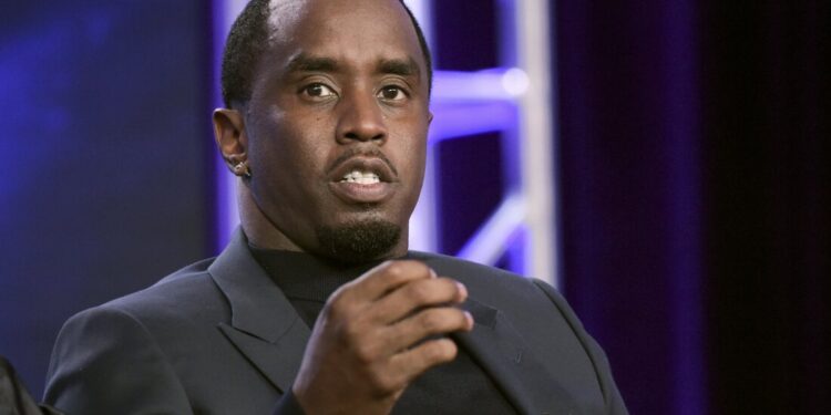 Acusan a Sean «Diddy» Combs de colgar a una mujer de un balcón en una nueva demanda