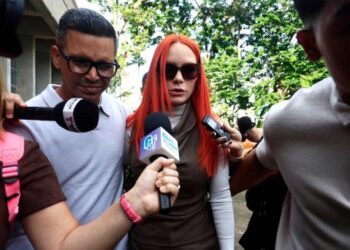 Juez amplía plazo para que esposa y cuñada de Daddy Yankee entreguen registros digitales