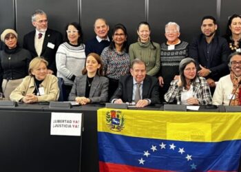 Edmundo González se reunió con venezolanos en Francia: «me regalaron la energía y esperanza de la migración»