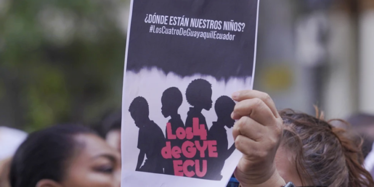Familia de niños desaparecidos en Ecuador esperan resultado de examen a cuerpos calcinados