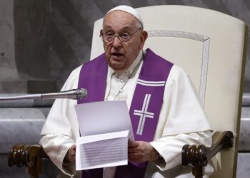 Papa Francisco aconseja a las familias comer juntos y hablar y no estar en el teléfono: «Nunca permanecer encerrado en sí mismo»
