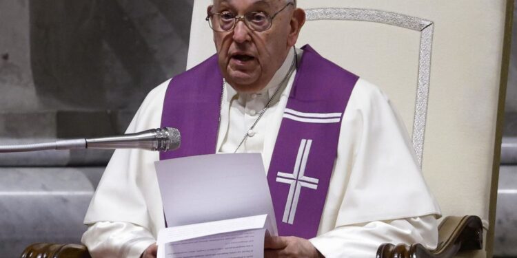 Papa Francisco aconseja a las familias comer juntos y hablar y no estar en el teléfono: «Nunca permanecer encerrado en sí mismo»