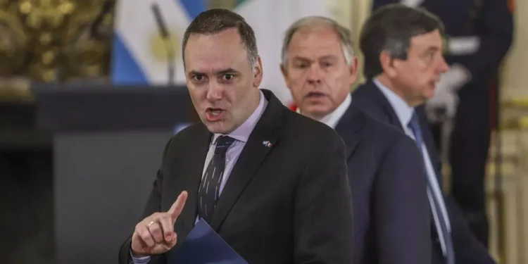 Gobierno de Argentina sugiere a sus ciudadanos evitar viajar a Venezuela: «uno no debe acercarse a esas dictaduras»