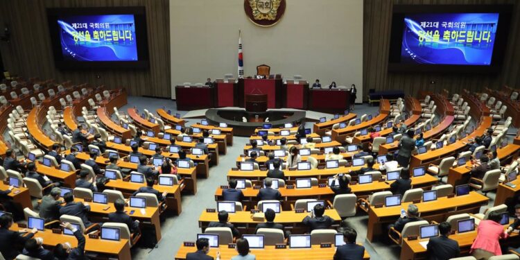 Asamblea Nacional surcoreana vota revocar la ley marcial decretada por el presidente